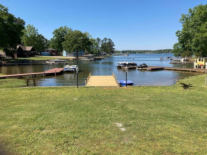 Golfers Getaway and Lake Escape Houses for Rent in Six, South Carolina, United States