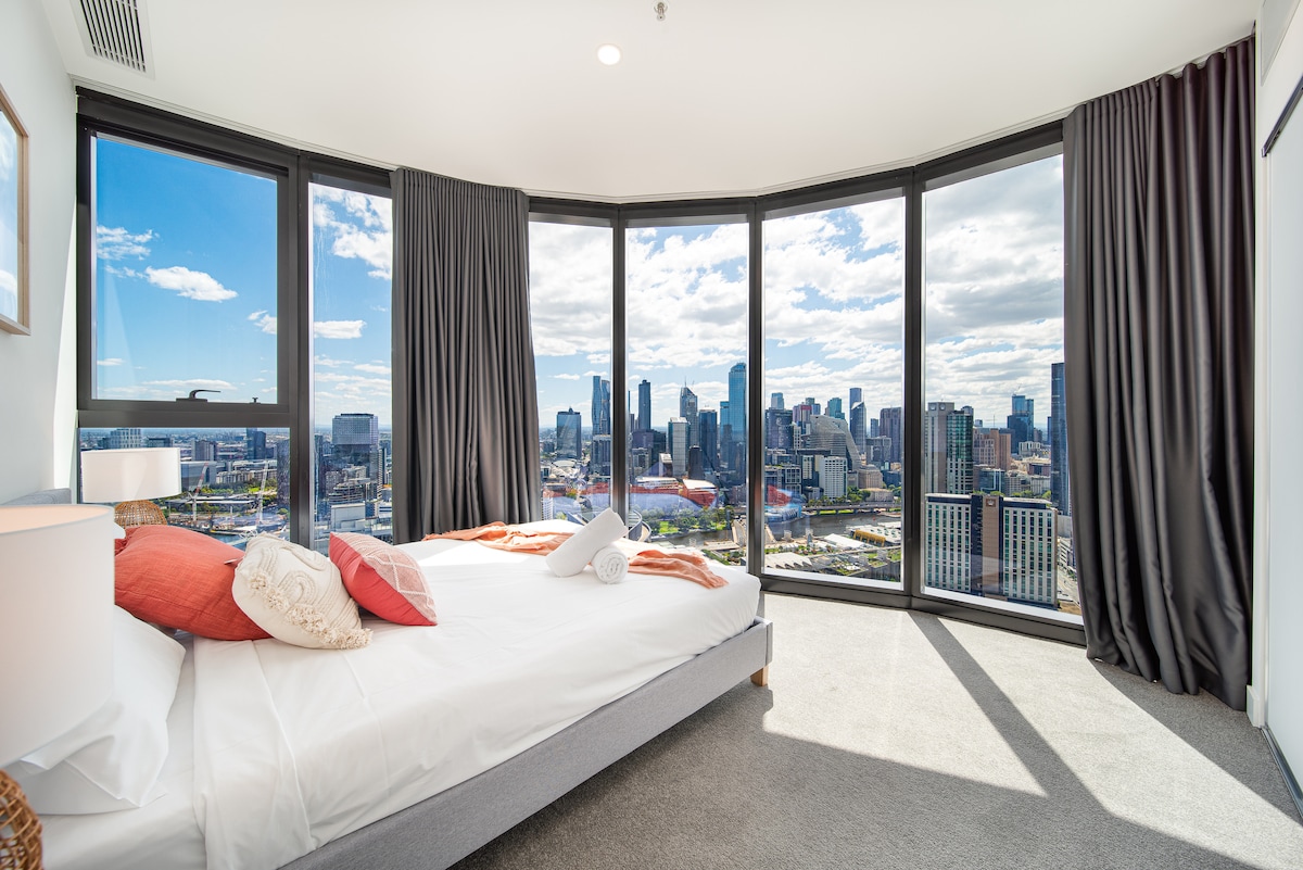 ห้องนอนใหญ่พร้อมห้องน้ำในตัว