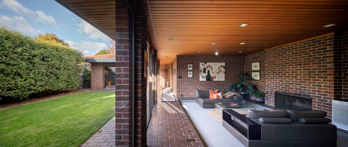 HamptonFamily5bed+2bath+Pool Retro Renovated