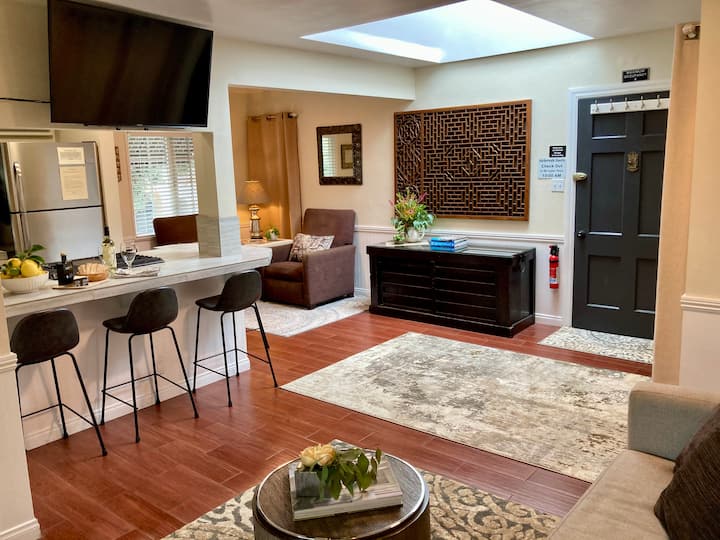 2 Best Location In Town! Steps To Beach, Wineries. - Santa Barbara, CA