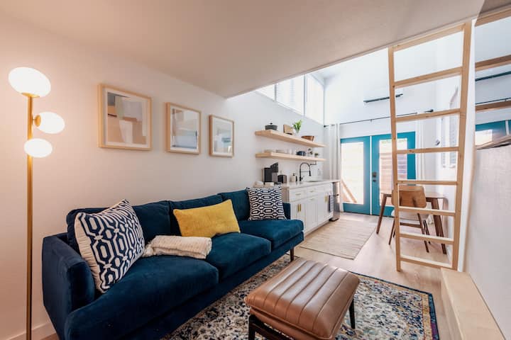 Bright, Mid-century Tiny Home In Eastside Action! - Mueller - Austin