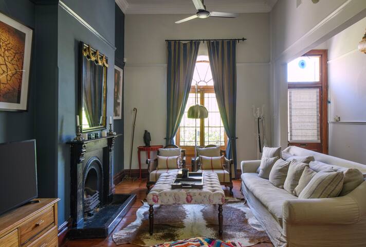 Victorian house in Green Point gallery image 3