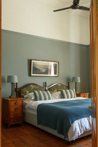 Victorian house in Green Point gallery image 5