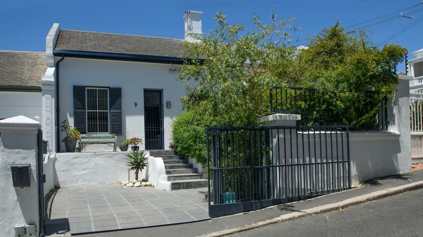 Victorian house in Green Point gallery image 2
