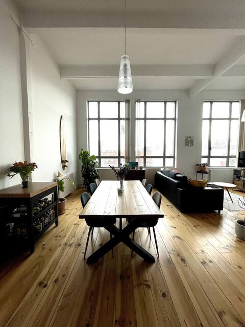Atypical industrial loft