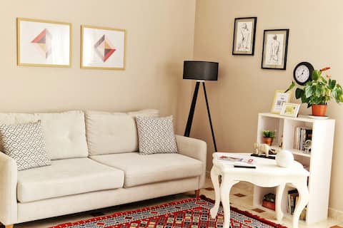 Top Airbnb: Cozy 3-Bedroom Apartment in the Heart of Blloku in Njësia Bashkiake Nr. 5