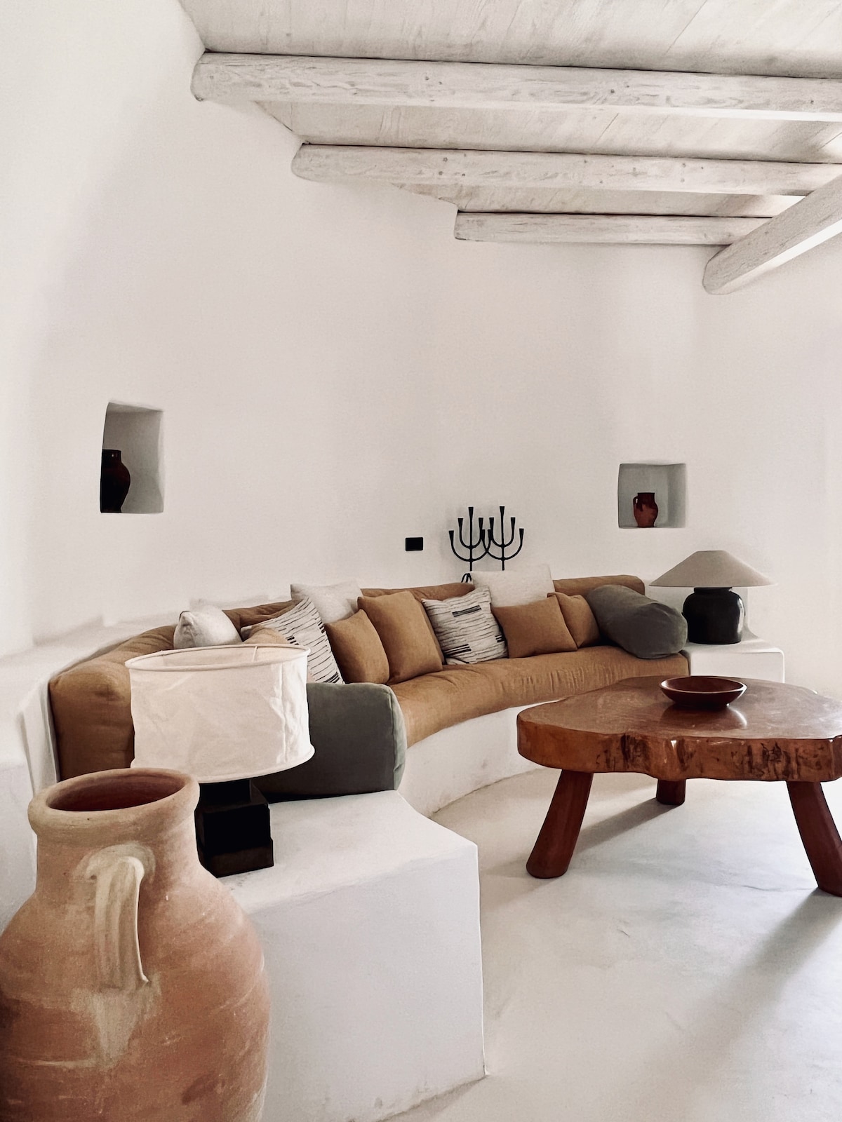 Successful Airbnb property: Stunning Trullo, Full AC, 10mx5m pool + gardens in Monopoli