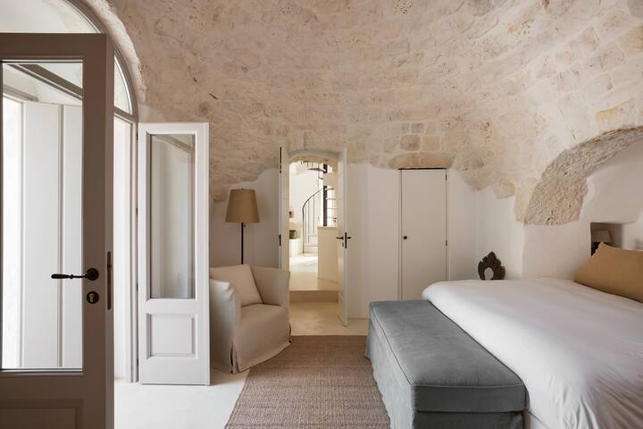 Stunning Trulli, Full AC, 10mx5m pool + gardens gallery image 2