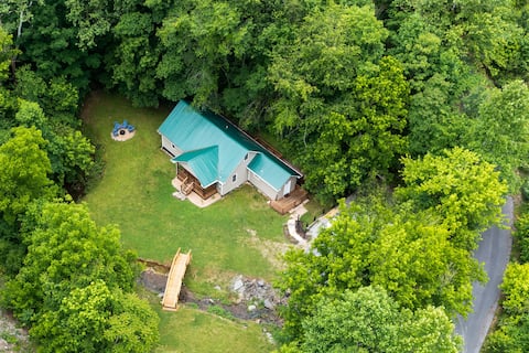 Forest Creek Retreat - private home on 1 acre