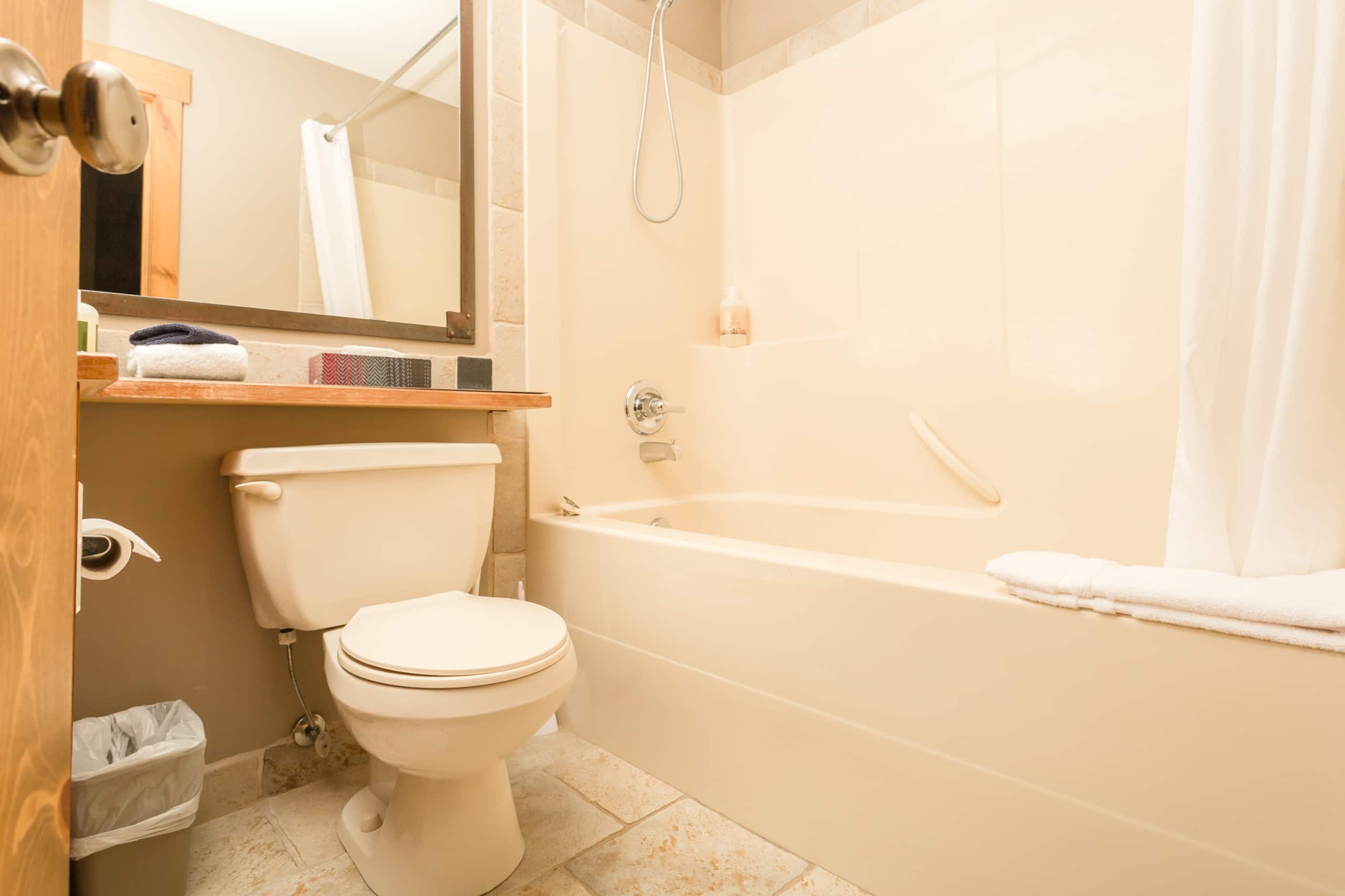 Lovely 1 bedroom condo near Fernie's Alpine Resort - Photo 11