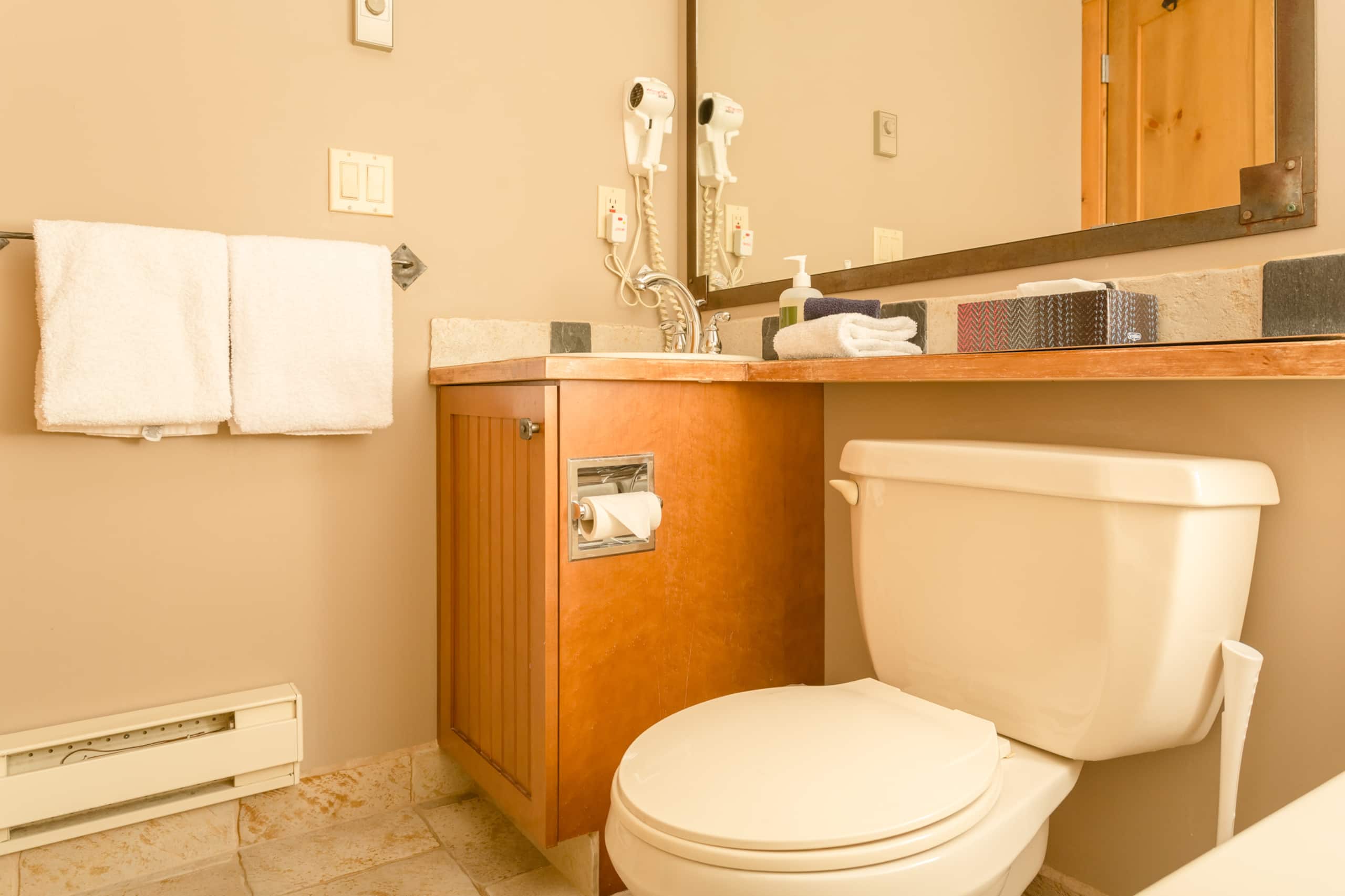 Lovely 1 bedroom condo near Fernie's Alpine Resort - Photo 12