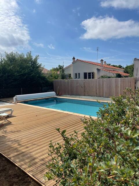Villa with heated swimming pool 200 m from beach
