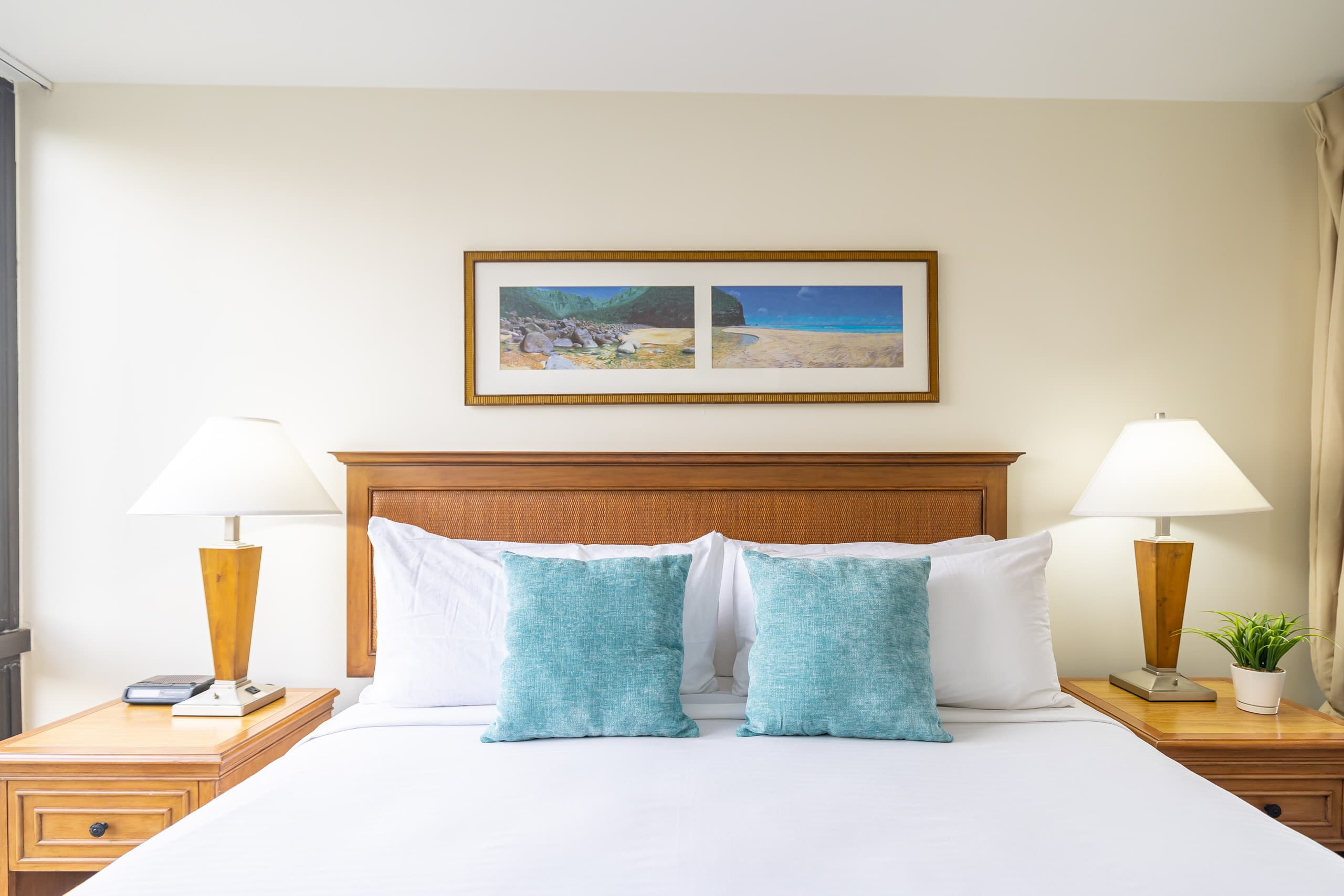 Condo in Honolulu · ★4.71 · 2 bedrooms · 3 beds · 1 private bath - Image 5