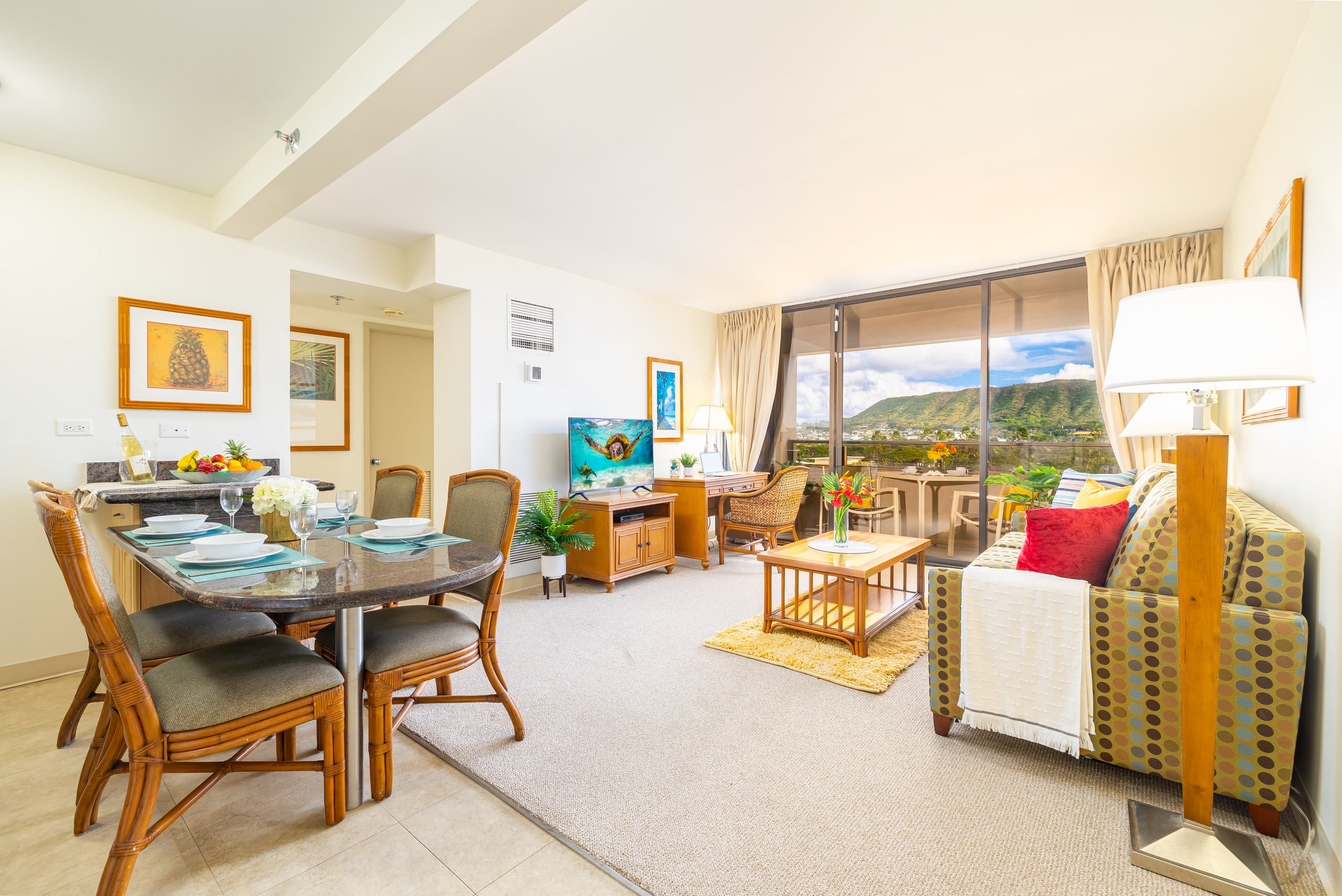 Condo in Honolulu · ★4.71 · 2 bedrooms · 3 beds · 1 private bath - Image 9