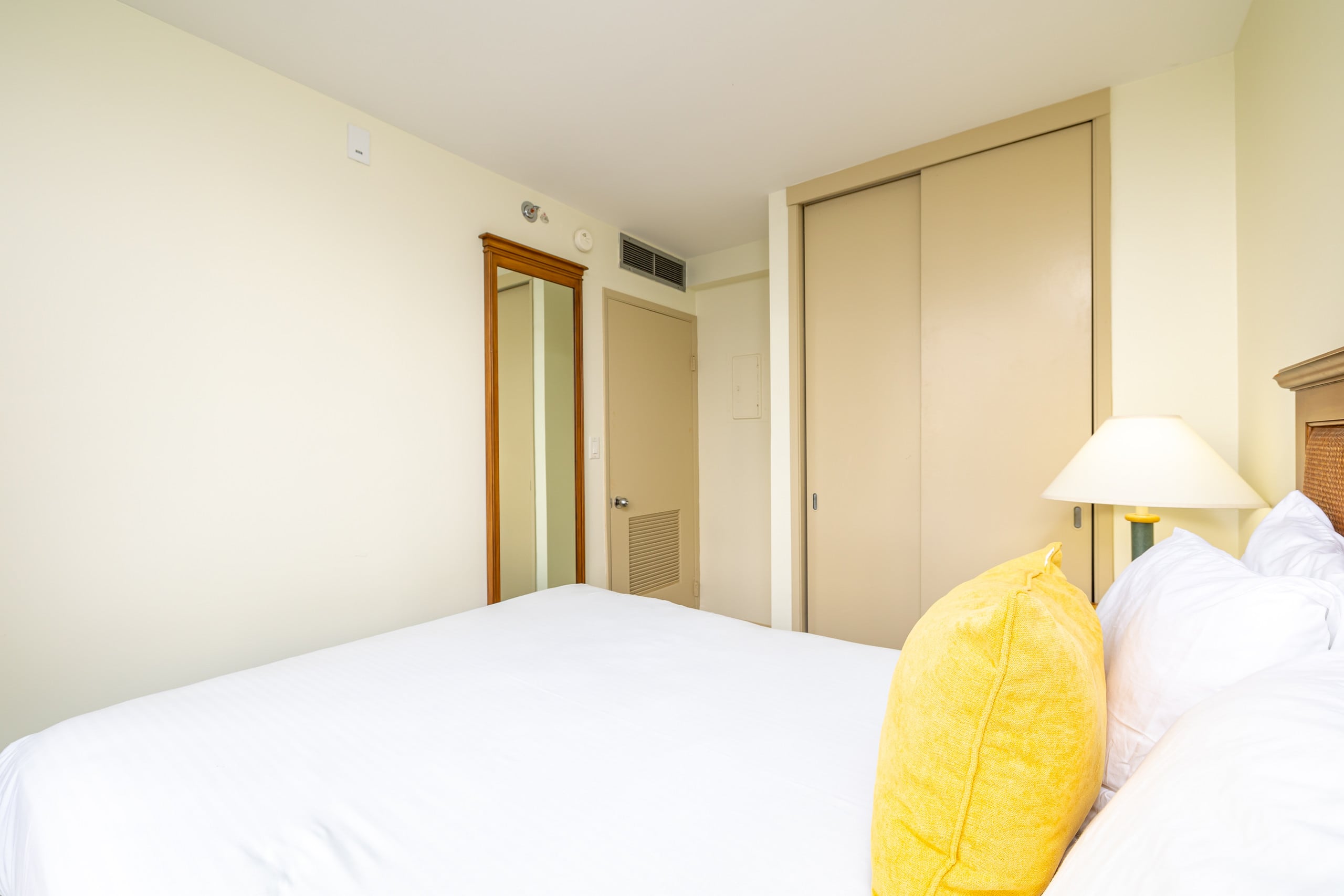 Condo in Honolulu · ★4.71 · 2 bedrooms · 3 beds · 1 private bath - Image 22