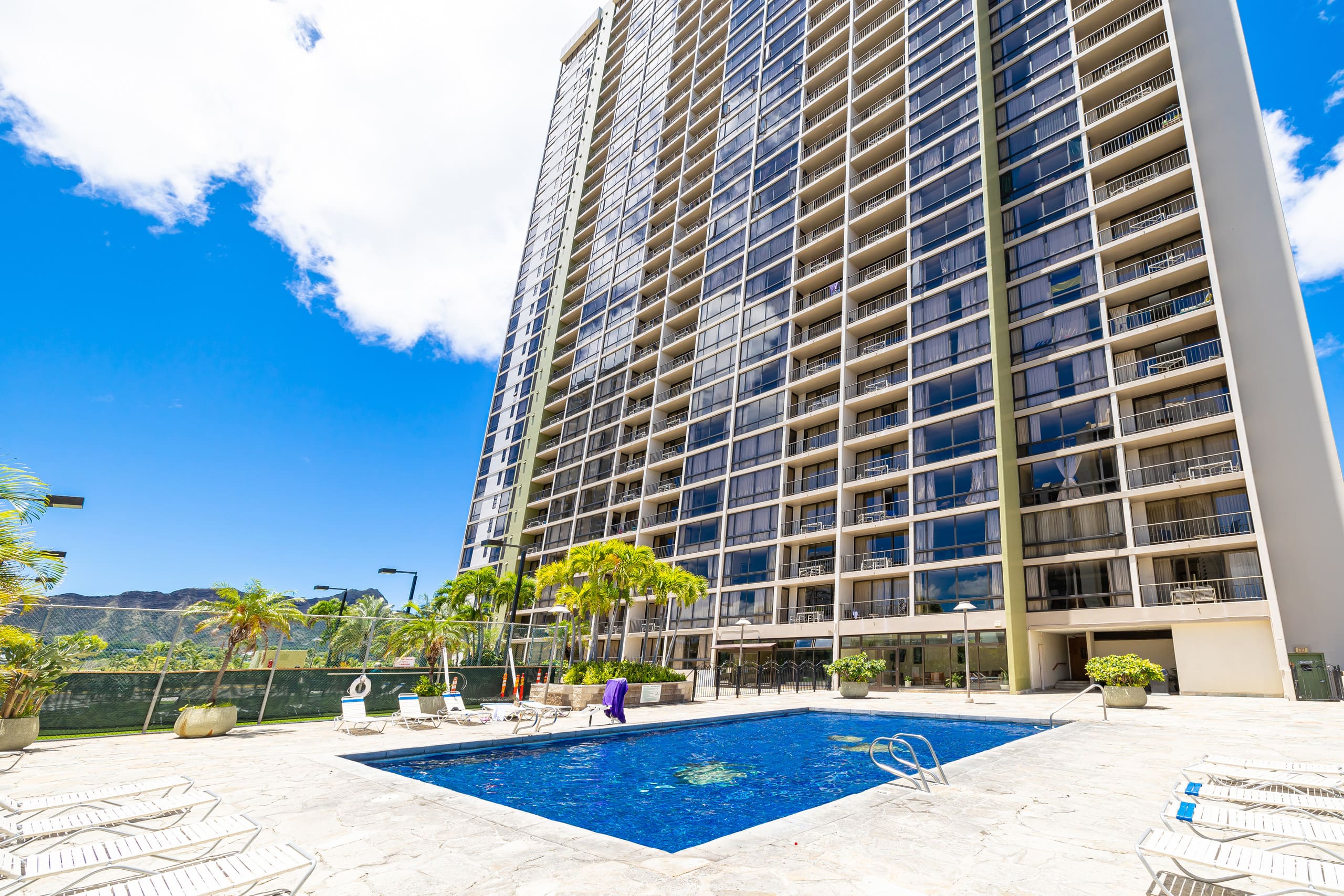 Condo in Honolulu · ★4.71 · 2 bedrooms · 3 beds · 1 private bath - Image 31