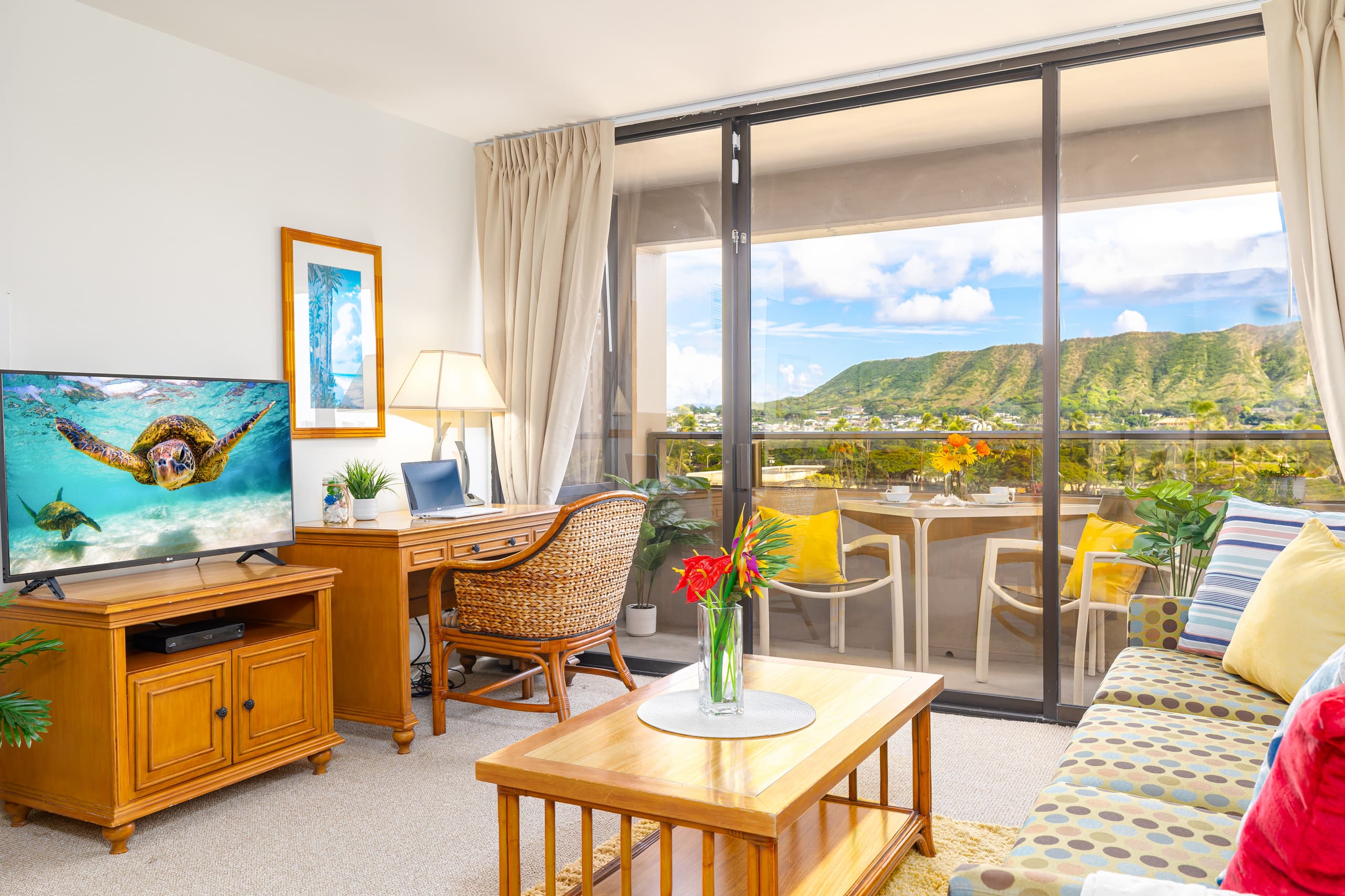 Condo in Honolulu · ★4.71 · 2 bedrooms · 3 beds · 1 private bath - Image 13