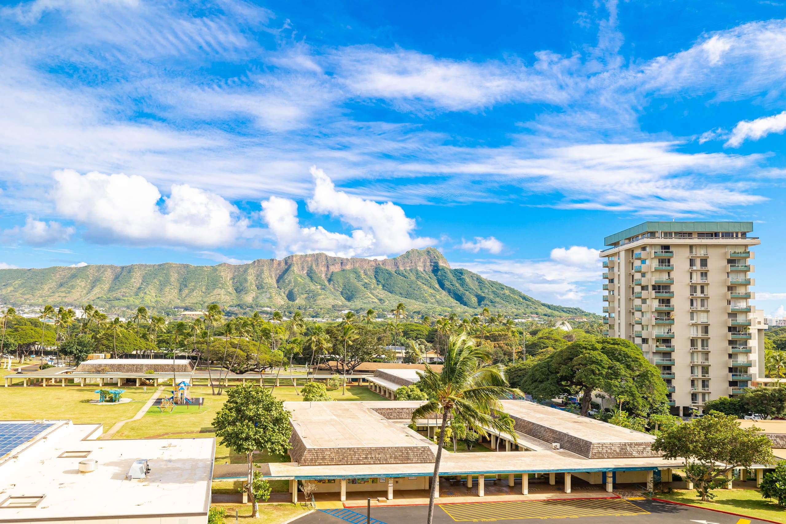 Condo in Honolulu · ★4.71 · 2 bedrooms · 3 beds · 1 private bath - Image 27