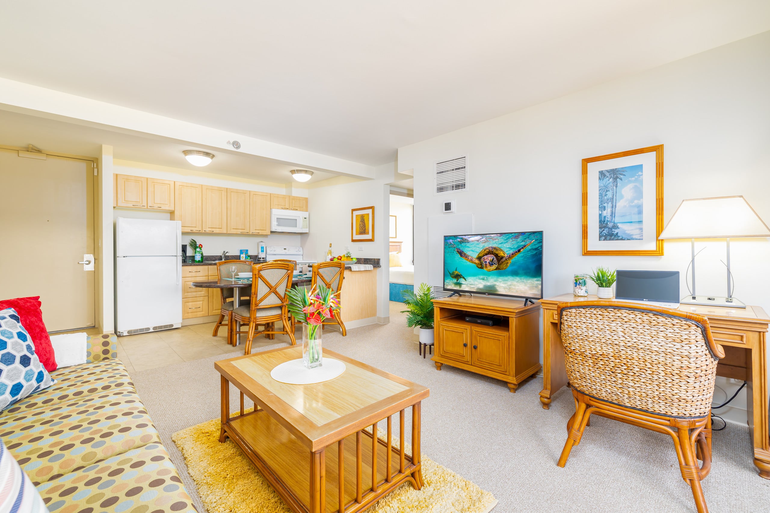 Condo in Honolulu · ★4.71 · 2 bedrooms · 3 beds · 1 private bath - Image 12