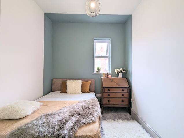 The Derby gallery image 4