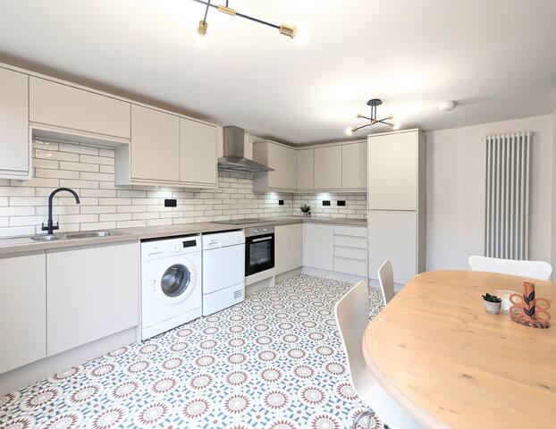 The Derby gallery image 5