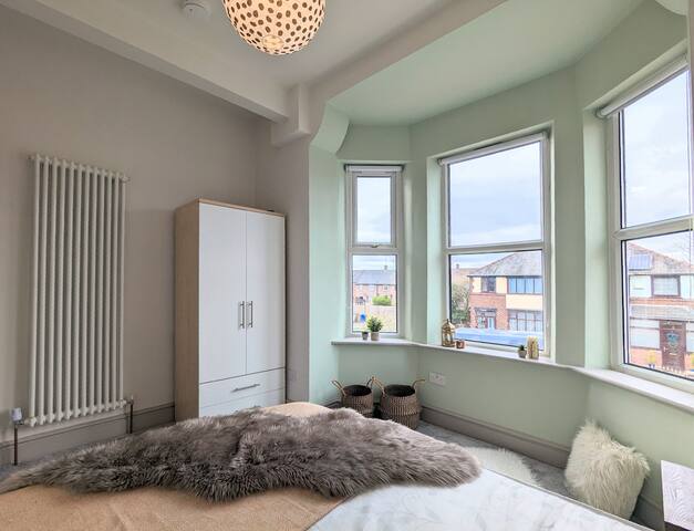 The Derby gallery image 2