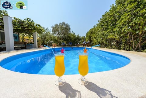 Villa Piano -
mediteran house with pool & jacuzzi