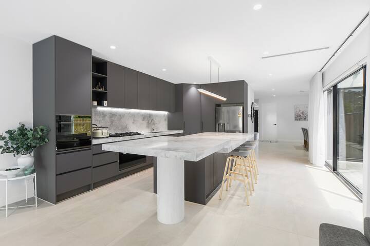 Safety Beach Haven – Brand New with Heated Pool gallery image 5