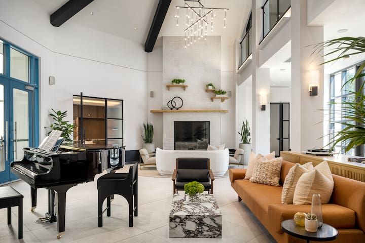 Mint House Menlo Park | Caltrain-Facing 2BR Apt gallery image 5