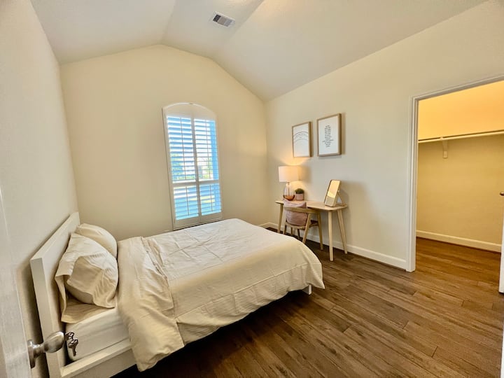 Приватна спална соба бр. 1 со кревет во целосна големина