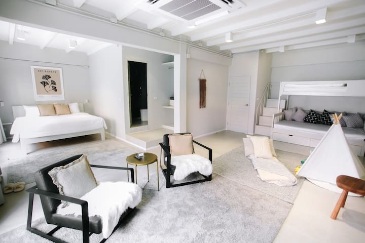 prani A. Ploenchit 4BR Penthouse 1MIN to BTS gallery image 2