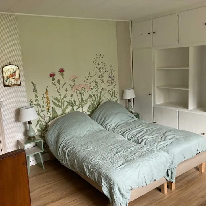 غرفة الزهور. 2 مفرد أو 1 مزدوج للاختيار من بينها.