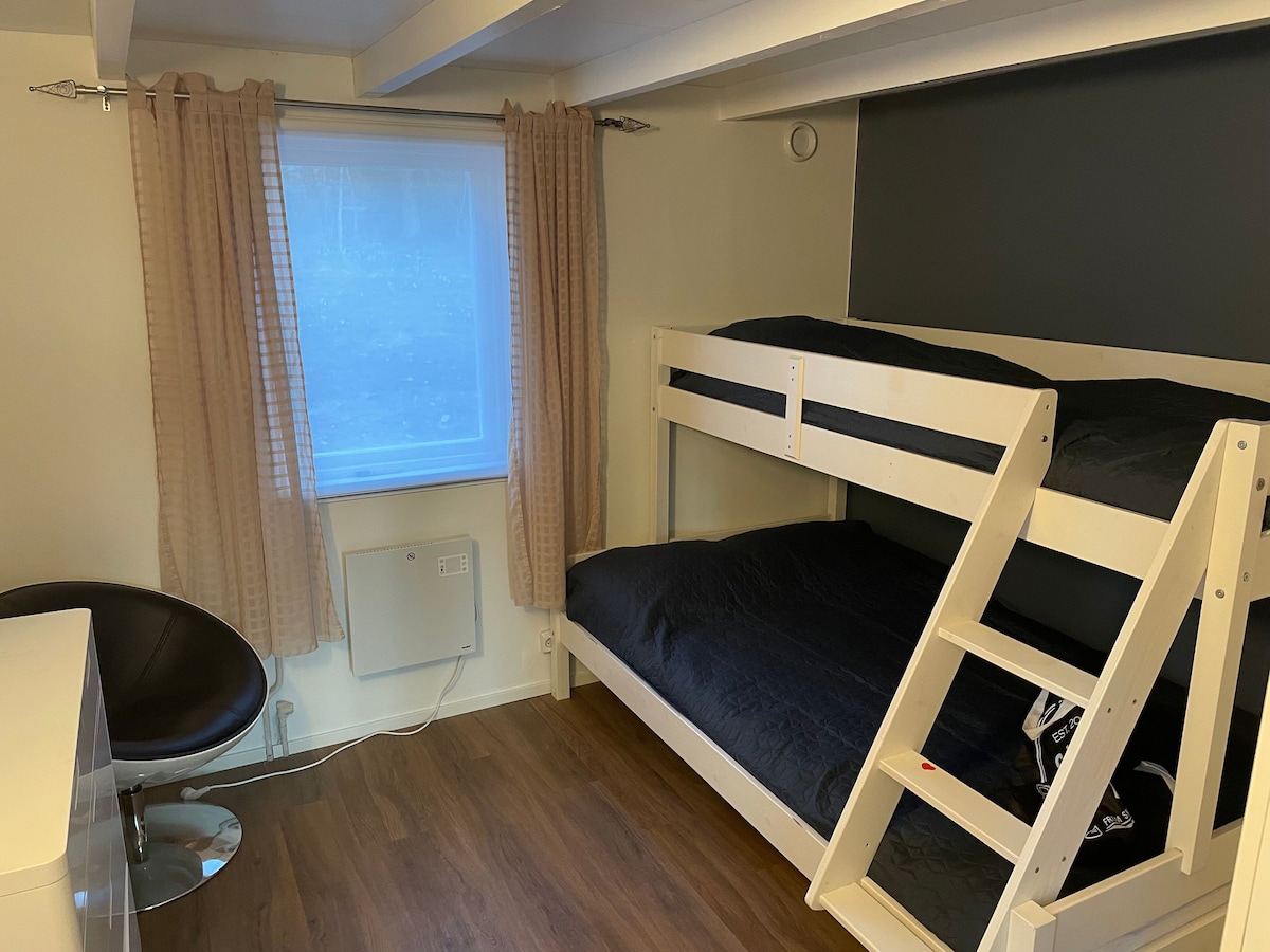 Chumba cha kulala cha 2 na kitanda cha familia 
80x200
120x200