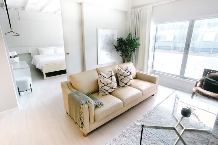 prani B. ploenchit 2BR luxe suite 1MIN to BTS gallery image 5