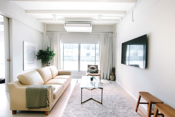 prani B. ploenchit 2BR luxe suite 1MIN to BTS gallery image 4
