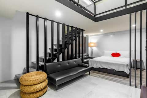 Sun Moon Lake Accommodation B&B ｜ Near Aqua Pier | Family room on the middle floor of the building - with bathtub