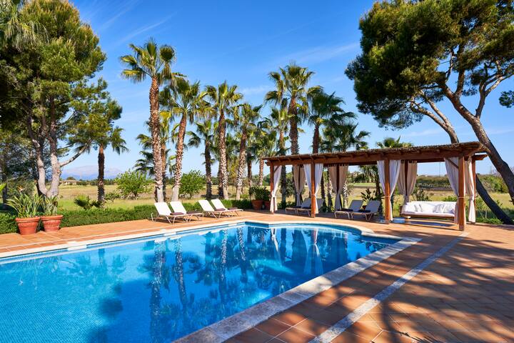 Beautiful private villa for up to 12 people gallery image 3