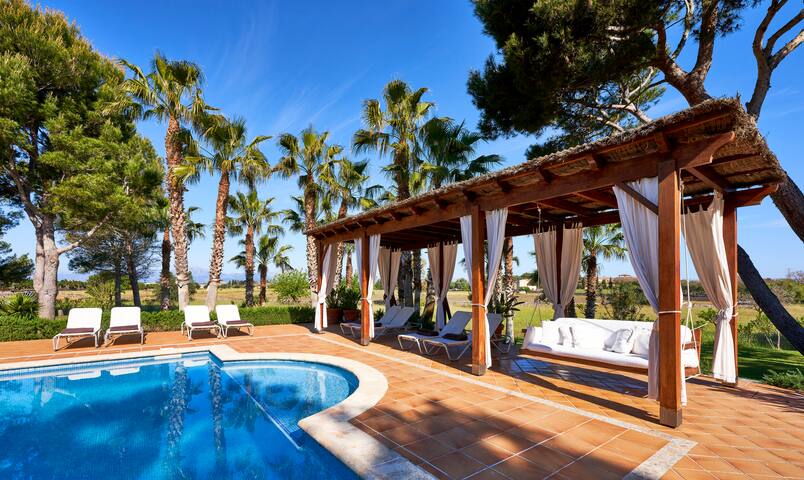 Beautiful private villa for up to 12 people gallery image 5