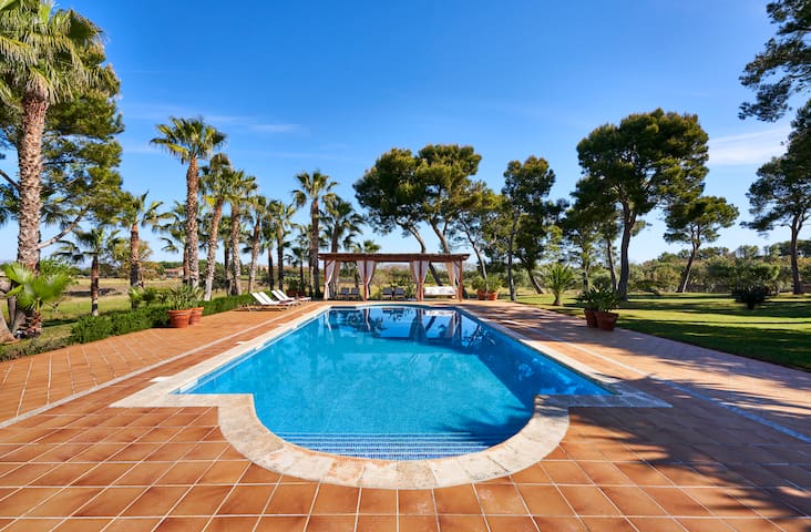 Beautiful private villa for up to 12 people