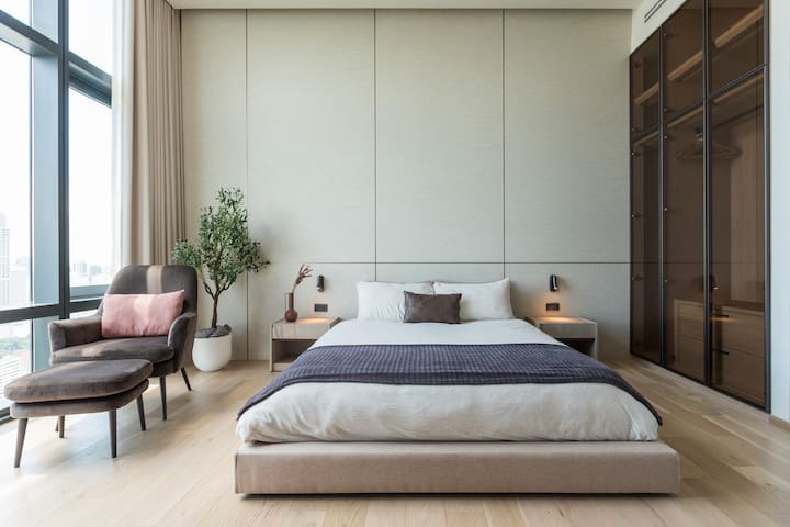 Stunning Modern 2BR City-Center with Amazing Views