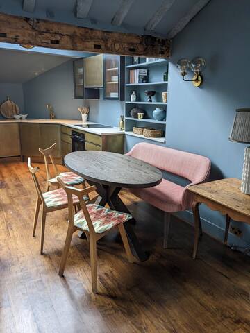 Stunning Period Property, 3 bedrooms with Aircon gallery image 4