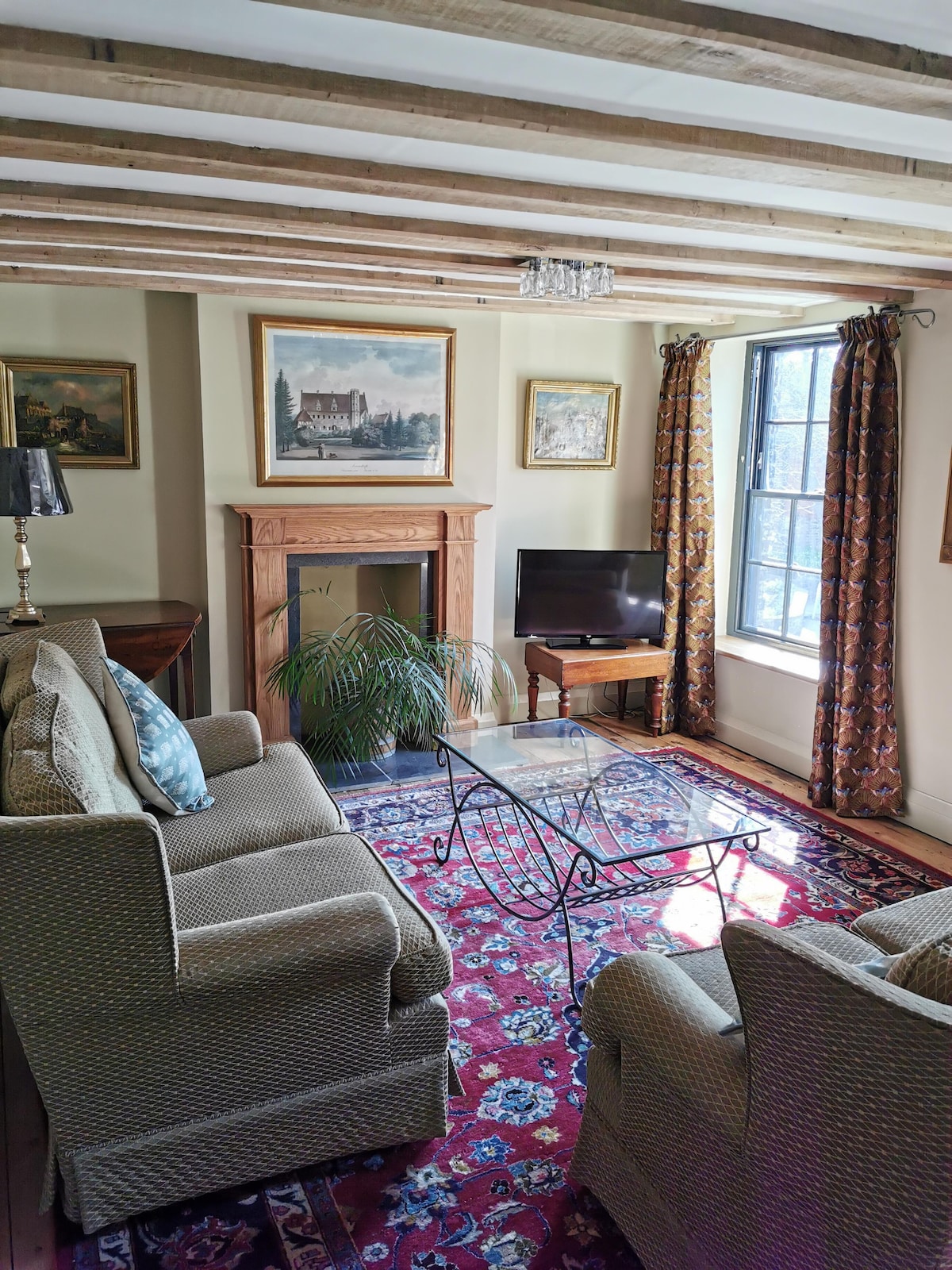Popular Airbnb listing: Cordwainer Cottage in Dover