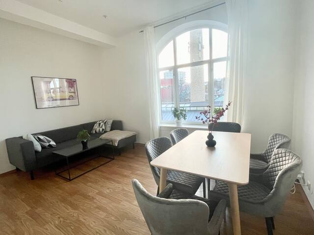 Super spacious apt by river gallery image 2