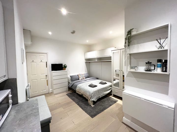 Stylish Dalston Studio Perfect for City Breaks Apartments for Rent
