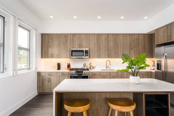 Mint House Menlo Park | Premium 2BR Apt w/ Balcony