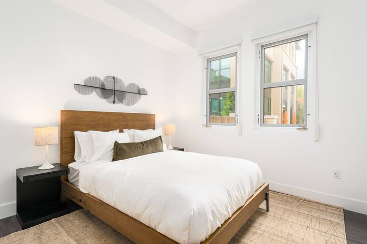 Mint House Menlo Park | Premium 2BR Apt w/ Balcony gallery image 2