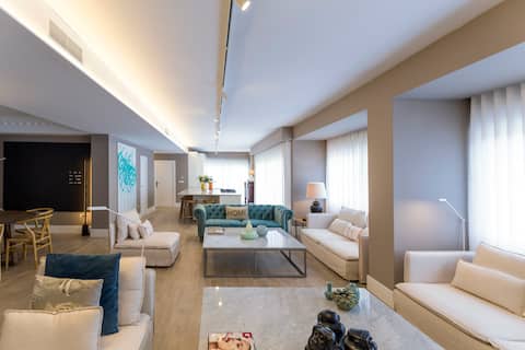 Anuncio de Airbnb popular: Great home on the Rambla! en Alacant / Alicante