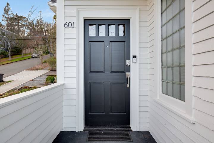 Capitol Hill / Arboretum House gallery image 4