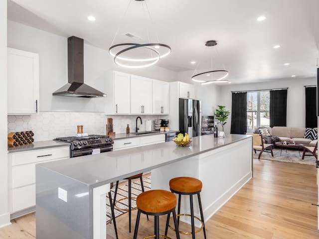 Luxury New Build – Rooftop Patio! – Columbus!