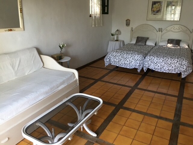 Პირველი სართული საძინებელი 2 ერთადგილიანი საწოლი 